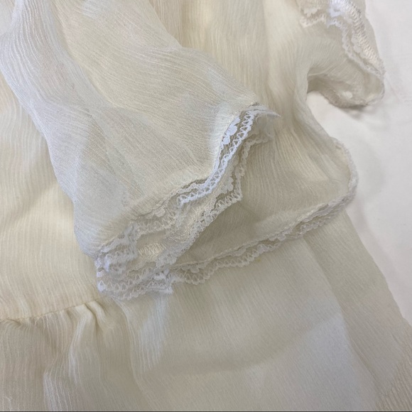 White Short Sleeve Blouse with ruffle collar - Picture 5 of 6